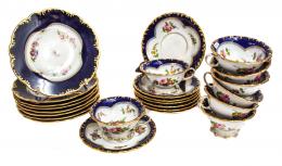 519 - OCHO TAZAS CON PLATOS DE PORCELANA FRANCESA DE LIMOGES