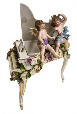 549 - "ANGELITOS SOBRE PIANO"