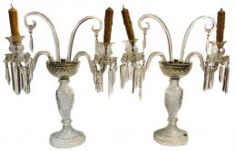 109 - PAREJA DE CANDELABROS EN CRISTAL