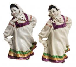 689 - PAREJA DE FIGURAS EN PORCELANA UCRANIANA