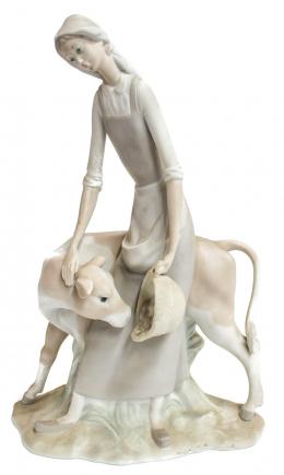 463 - FIGURA EN PORCELANA NAO