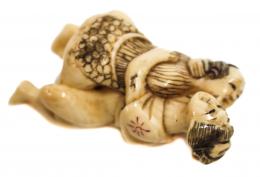 423 - FIGURA ORIENTAL EN MARFIL