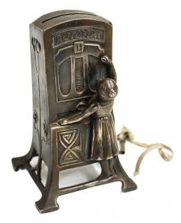 866 - HUCHA INFANTIL MODERNISTA. CIRCA 1900
