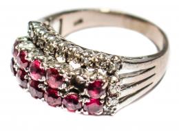 97 - ANILLO CON RUBIES Y BRILLANTES