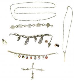 140 - LOTE DE JOYERÍA DE PLATA Y METAL PLATEADO