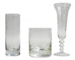 26 - CONJUNT DE 12 COPAS Y VASOS EN CRISTAL DE LA GRANJA
