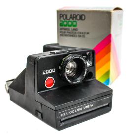944 - CÁMARA DE FOTOS POLAROID