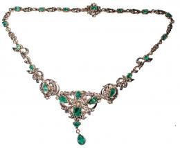 126 - GARGANTILLA CON DIAMANTES Y ESMERALDAS