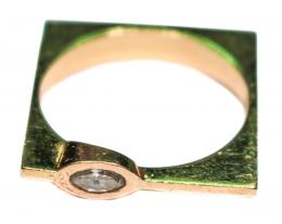 75 - ANILLO CUADRADO CON DIAMANTE
