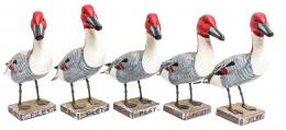 1093 - CINCO FIGURAS TALLADAS