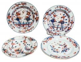 407 - CUATRO PLATOS EN PORCELANA IMARI