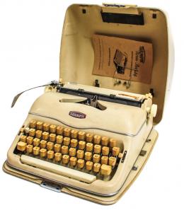 1027 - MAQUINA DE ESCRIBIR "TRIUMPH"