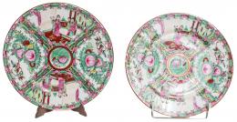 524 - PAREJA DE PLATOS EN PORCELANA DE CANTÓN