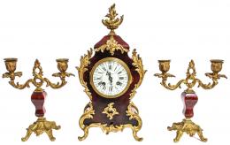 822 - RELOJ CON GUARNICIÓN