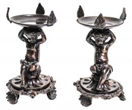 1045 - PAREJA DE CANDELABROS EN BRONCE