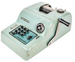 945 - MAQUINA SUMADORA "HISPANO OLIVETTI"