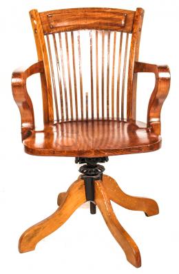 351 - SILLÓN DE DESPACHO AMERICANO
