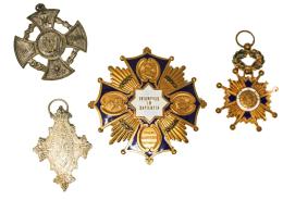 351 - COLECCIÓN DE MEDALLAS E INSIGNIAS DE PPS. DEL S.XX