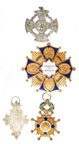 472 - COLECCIÓN DE MEDALLAS E INSIGNIAS DE PPS. DEL S.XX