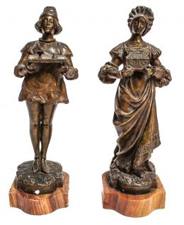 822 - PAREJA DE FIGURAS "PAJES MEDIEVALES"
