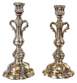 713 - PAREJA DE CANDELEROS DE PLATA 
