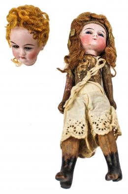 345 - MUÑECA Y CABEZA DE MUÑECA PRINCIPIOS DEL SIGLO XX