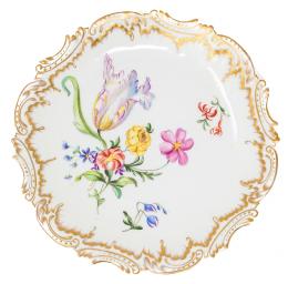459 - PLATO EN PORCELANA