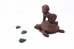 972 - FIGURA Y SOPORTE PARA MACETA