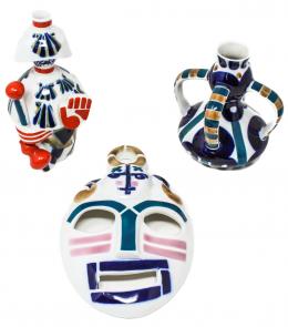 893 - TRES PIEZAS EN PORCELANA "SARGADELOS"