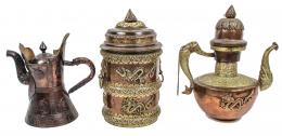 428 - LOTE DE TARRO Y DOS TETERAS EN BRONCE