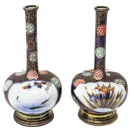 390 - PAREJA DE JARRONES EN PORCELANA ORIENTAL