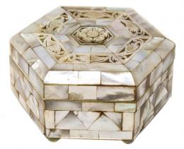984 - CAJA EN PLAQUÉ DE NÁCAR