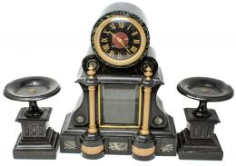 832 - RELOJ FRANCES CON GUARNICION