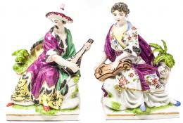562 - PAREJA DE FIGURAS DE PORCELANA