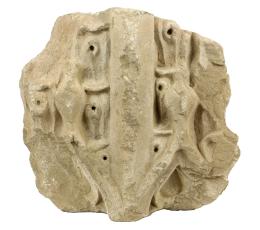998 - FRAGMENTO DE TALLA EN PIEDRA