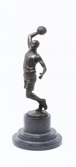 913 - "JUGADOR DE BALONCESTO"