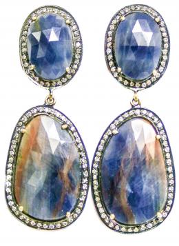 149 - PENDIENTES CON CORINDONES AZULES