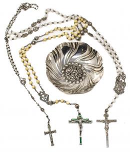 771 - TRES ROSARIOS CON RECIPIENTE DE PLATA