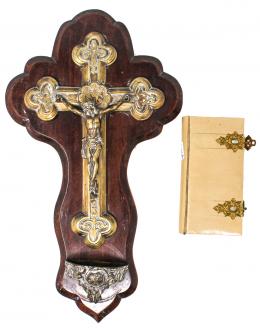961 - CRUCIFIJO BENDITERA DE PPS. DEL S.XX