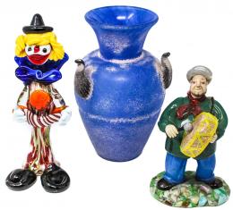 35 - LOTE DE DOS FIGURAS Y UN JARRÓN
