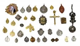 571 - GRAN LOTE DE MEDALLAS FRANCESAS DE PPS. DEL S.XX