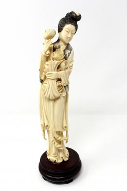 422 - FIGURA CHINA EN MARFIL TALLADO