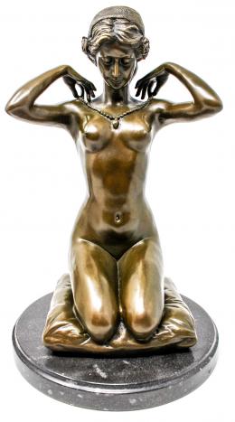 823 - "DESNUDO FEMENINO"