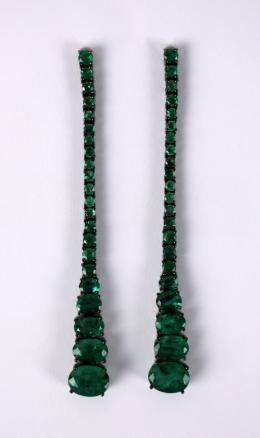 155 - PENDIENTES LARGOS CON ESMERALDAS