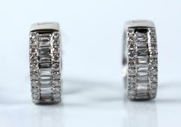 135 - PENDIENTES ARGOLLAS CON DIAMANTES