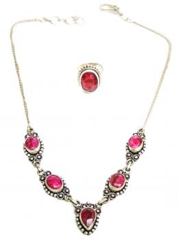 82 - GARGANTILLA Y ANILLO CON CORINDÓN ROSA