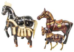 608 - CUATRO FIGURAS DE CABALLO EN MADERA