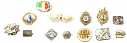 952 - LOTE DE INSIGNIAS Y MEDALLAS