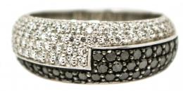 84 - ANILLO CON BRILLANTES BLANCOS Y NEGROS