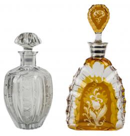 31 - DOS BOTELLAS LICORERAS EN CRISTAL